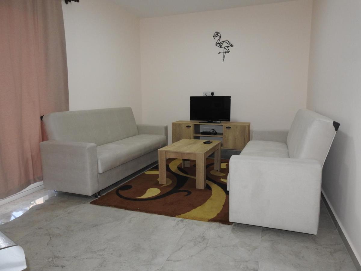 Alp Apartment ファマグスタ エクステリア 写真
